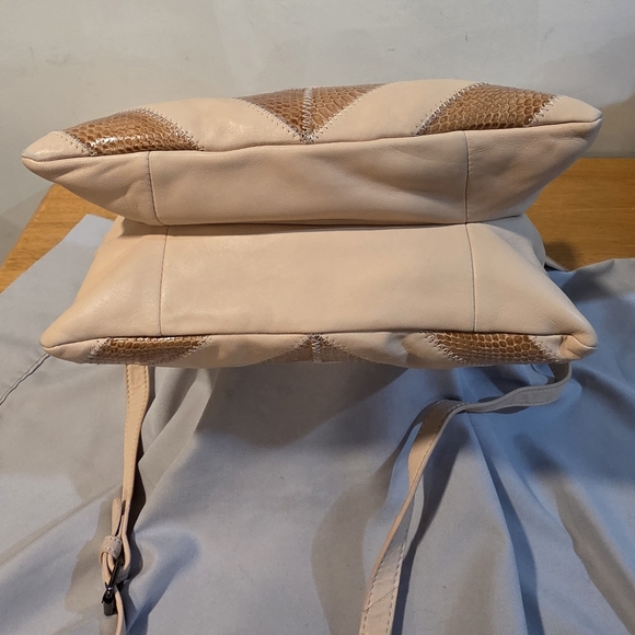 Vintage Badgley Mischka Tan & Gold Chevron Snakeskin Leather Crossbody Bag. NWT - Picture 14 of 15